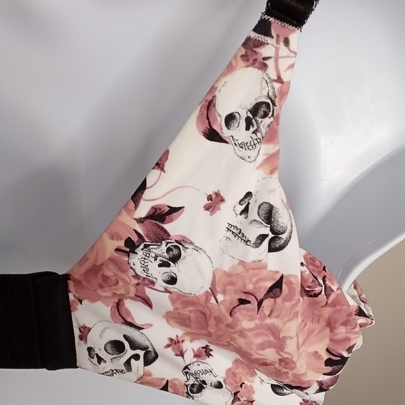 SOLD - Torrid Curve 360 Back Smoothing Coverage Balconette Bra 44C Skulls Roses - Picture 4 of 7